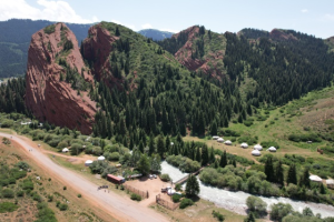 Trekking in Kyrgyzstan -Jety-Oguz-Red Rocks & Broken Heart